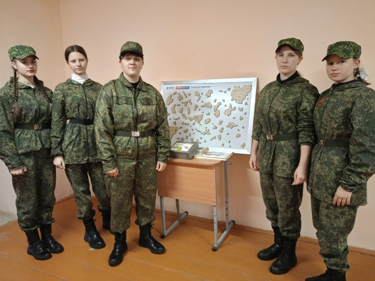 Девушки в погонах.